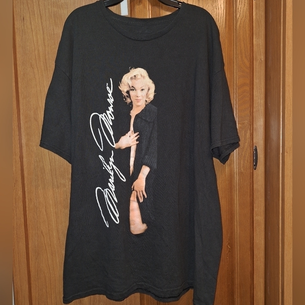 A Marilyn Monroe black men's T-shirt. Mens L/XL. Pre-owned